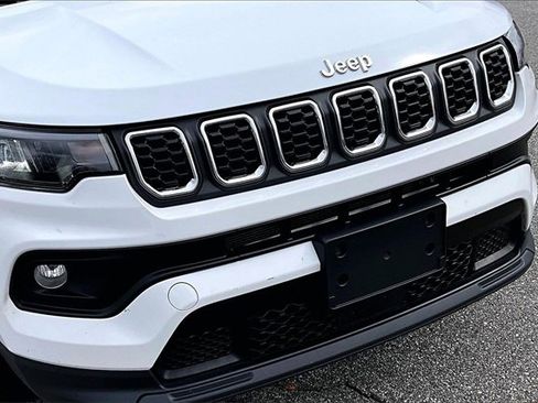 Used 2024 Jeep Compass Latitude image 33