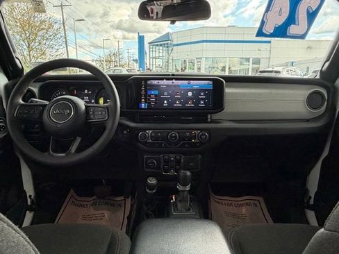 Used 2024 Jeep Wrangler Unlimited w/ Convenience Group AWD/4WD image 3