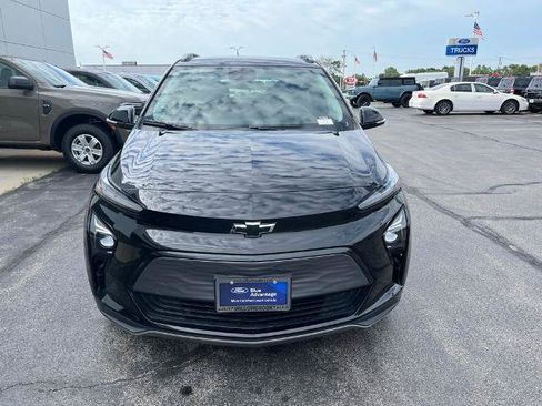 Used 2023 Chevrolet Bolt EUV LT w/ Driver Confidence Package FWD image 2