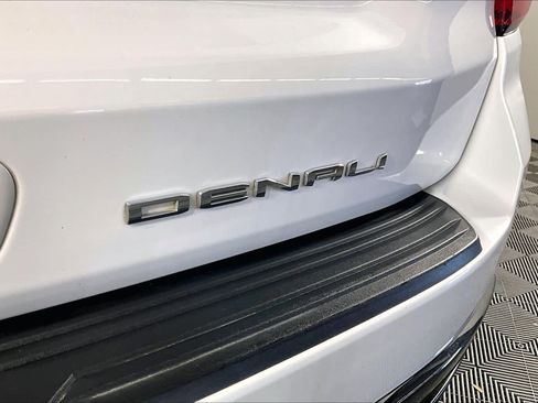 Used 2023 GMC Yukon XL Denali Ultimate AWD/4WD image 10