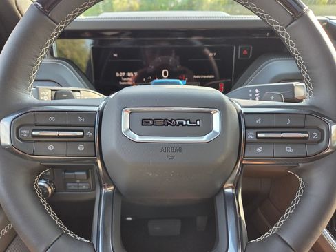 New 2026 GMC Yukon Denali Ultimate w/ LPO, Floor Liner Package AWD/4WD image 37