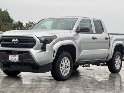 Used 2025 Toyota Tacoma SR image 7