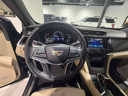 Used 2018 Cadillac XT5 Luxury w/ Driver Awareness Package FWD image 18
