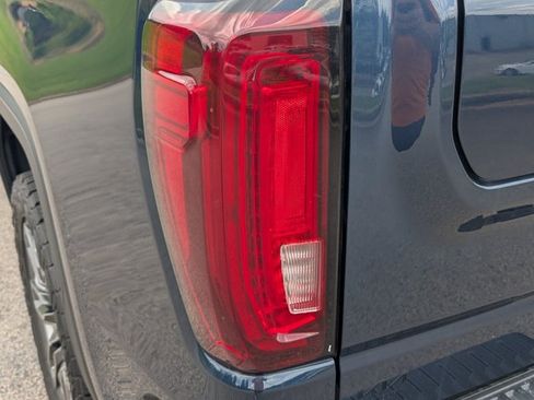 Used 2023 GMC Sierra 1500 Denali Ultimate AWD/4WD image 11