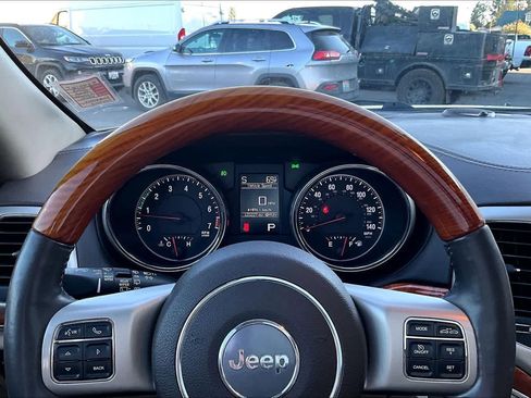 Used 2013 Jeep Grand Cherokee Overland w/ Advance Technology Group AWD/4WD image 18