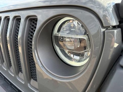 Used 2022 Jeep Wrangler Unlimited Rubicon w/ LED Lighting Group AWD/4WD image 10