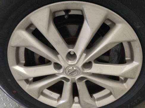 Used 2015 Nissan Rogue SV w/ SV Moonroof Package FWD image 31