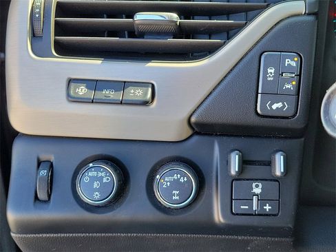 Used 2017 GMC Yukon Denali image 24