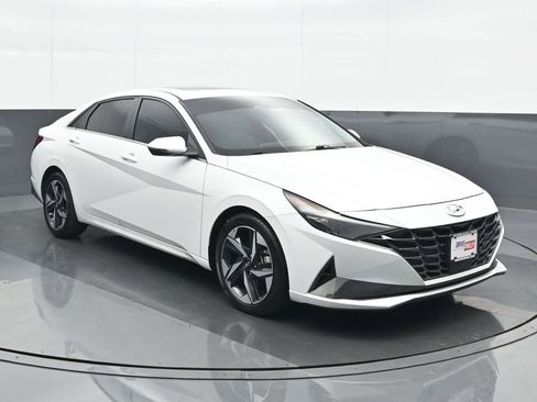 Used 2022 Hyundai Elantra Limited image 9