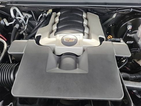 Used 2019 Cadillac Escalade Platinum image 28