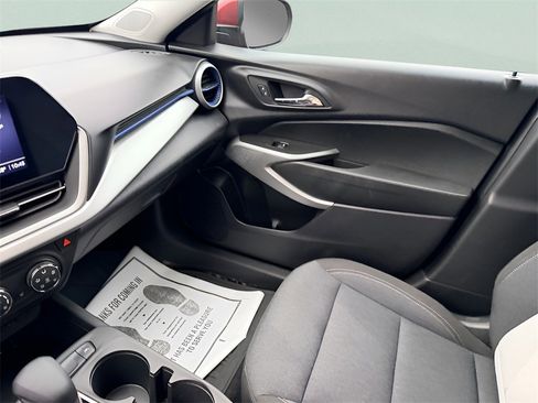 Used 2024 Chevrolet Trax LS w/ LS Convenience Package image 29