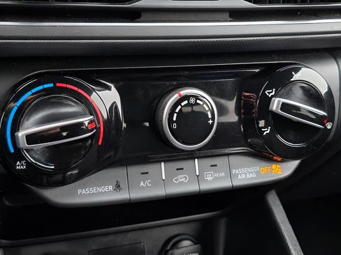 Certified 2023 Hyundai Kona SEL AWD/4WD image 31