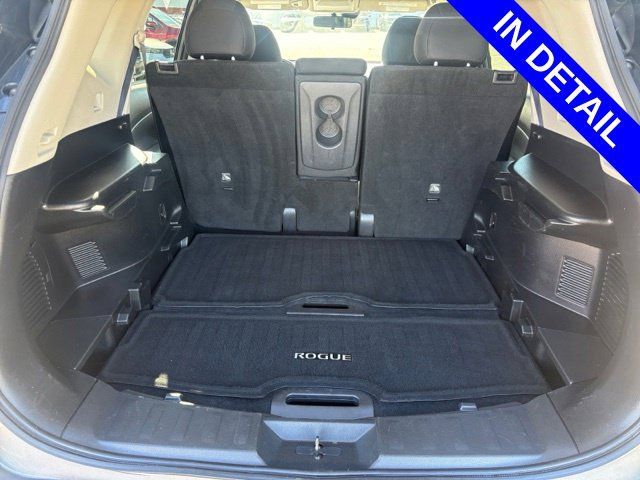 Used 2020 Nissan Rogue SV FWD image 18