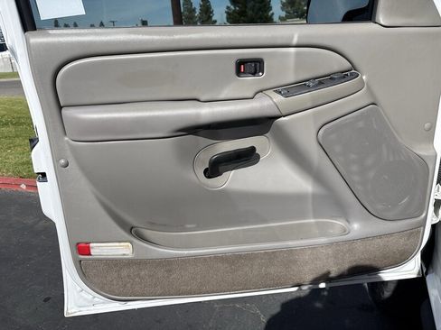 Used 2005 GMC Sierra 2500 SLE w/ Skid Plate Package AWD/4WD image 27