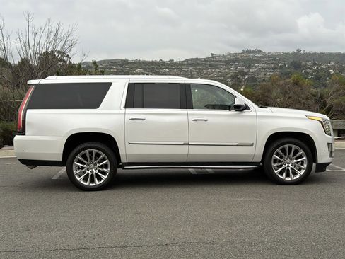 Used 2019 Cadillac Escalade ESV Luxury image 7