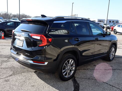 Used 2024 GMC Terrain SLT image 4