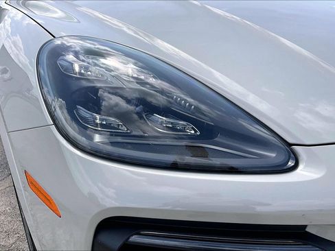 Used 2021 Porsche Cayenne Coupe image 32
