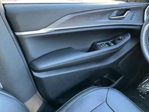 New 2025 Jeep Grand Cherokee Limited AWD/4WD image 17