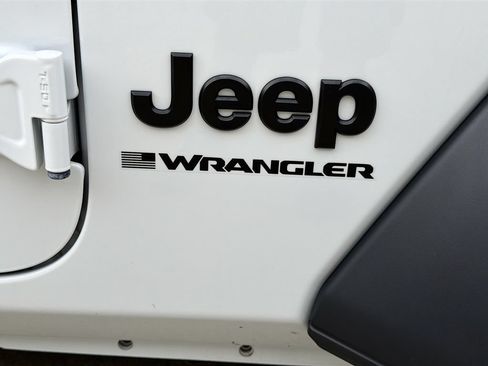 Used 2024 Jeep Wrangler Unlimited Sport AWD/4WD image 12
