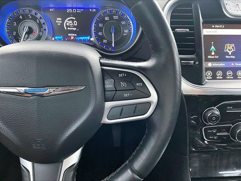 Used 2017 Chrysler 300 C AWD/4WD image 15