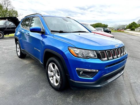 Used 2020 Jeep Compass Latitude w/ Popular Equipment Group AWD/4WD image 3
