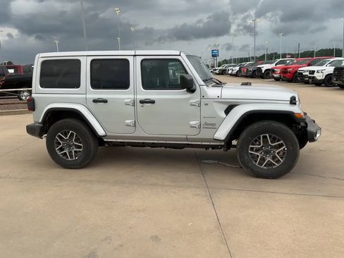 Used 2024 Jeep Wrangler Sahara w/ Technology Group image 5