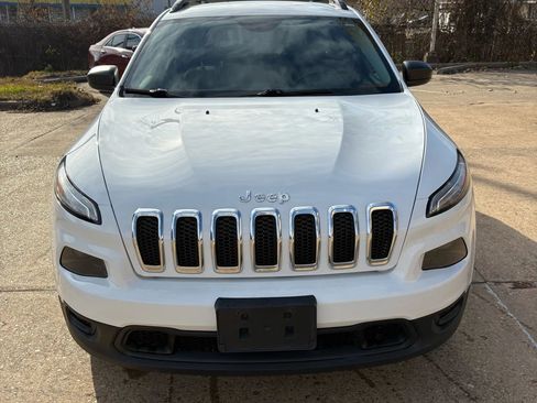 Used 2017 Jeep Cherokee Sport w/ Cold Weather Group image 2