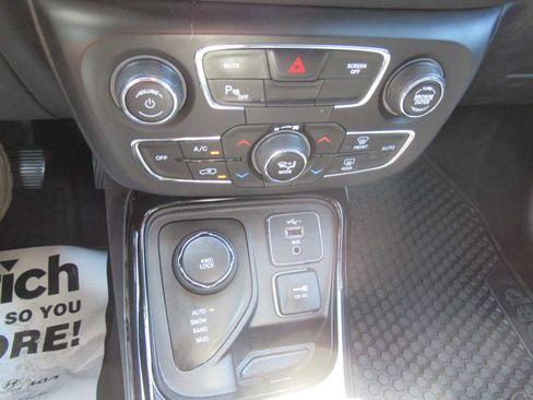 Used 2019 Jeep Compass Latitude AWD/4WD image 24