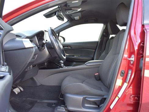 Used 2019 Toyota C-HR XLE FWD image 10