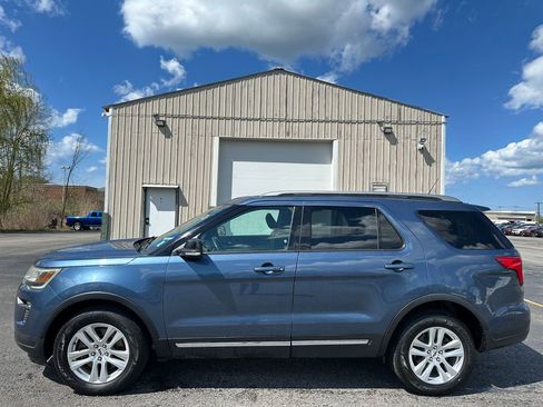 Used 2018 Ford Explorer XLT w/ Equipment Group 202A AWD/4WD image 11