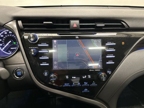 Used 2019 Toyota Camry XLE image 24