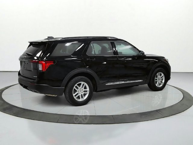 Used 2025 Ford Explorer Active AWD/4WD image 8