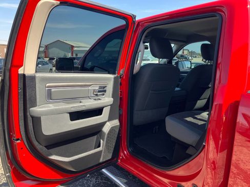 Used 2017 RAM 1500 Classic SLT w/ Luxury Group AWD/4WD image 11