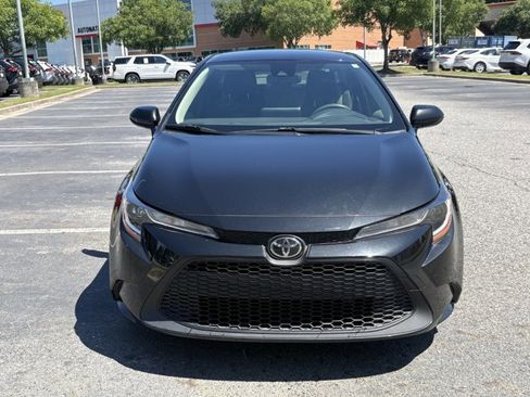 Used 2022 Toyota Corolla LE FWD image 2