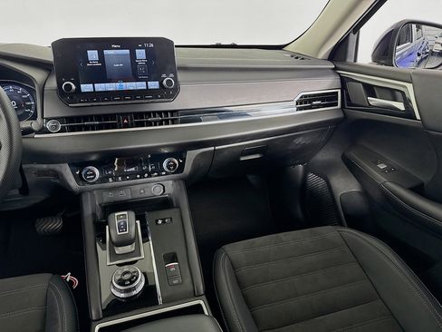 Used 2023 Mitsubishi Outlander SE image 34