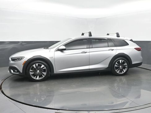 Used 2019 Buick Regal Essence w/ Driver Confidence Package I AWD/4WD image 2