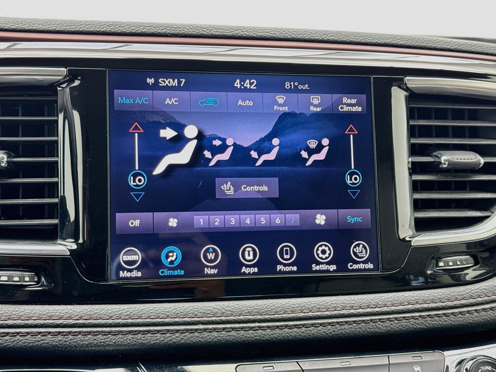 Used 2020 Chrysler Pacifica Limited FWD image 12