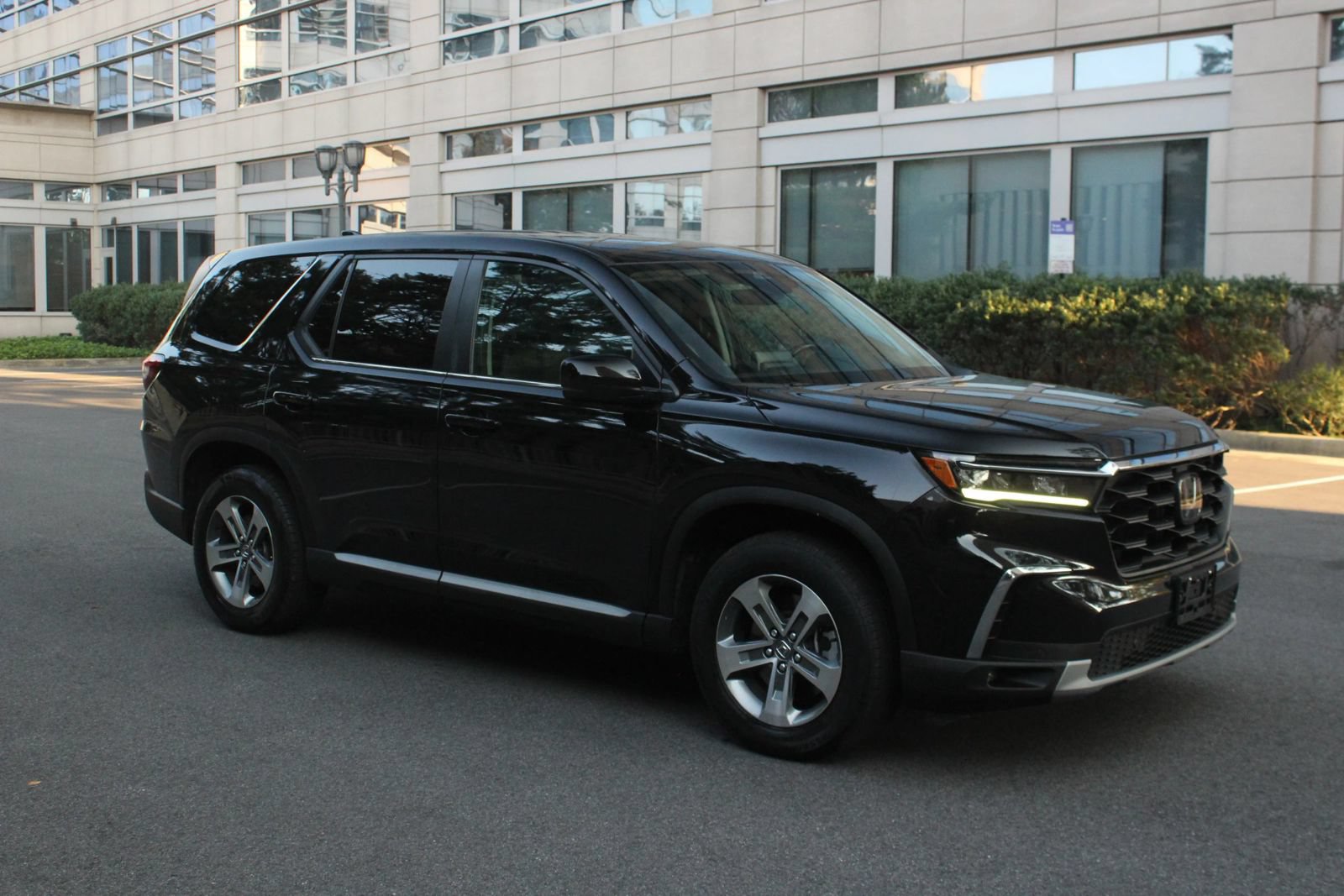 Used 2024 Honda Pilot EX-L image 2
