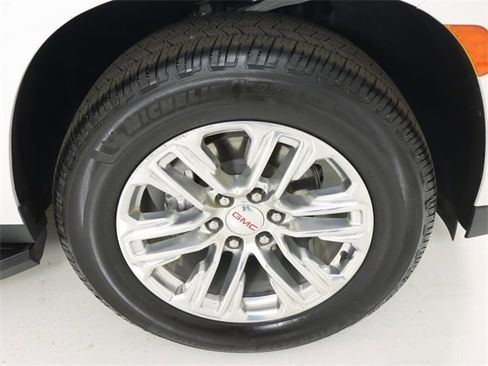 Used 2021 GMC Yukon SLT w/ SLT Premium Package image 9