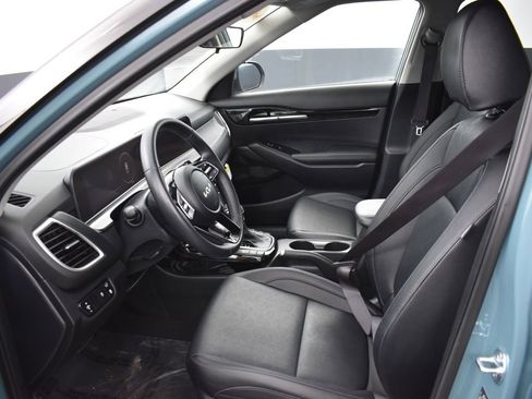 Certified 2025 Kia Seltos EX w/ EX Sunroof Package image 15