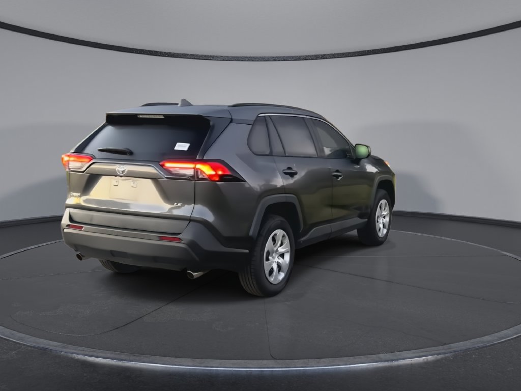Used 2021 Toyota RAV4 LE FWD image 8