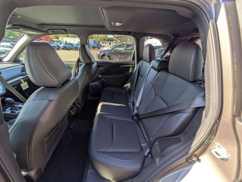 Used 2025 Subaru Forester Limited image 11