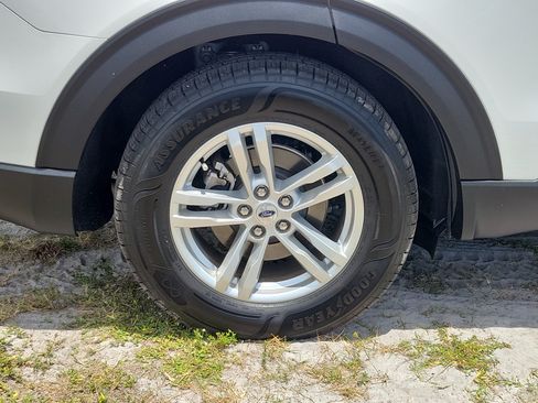 Used 2023 Ford Explorer XLT RWD image 5