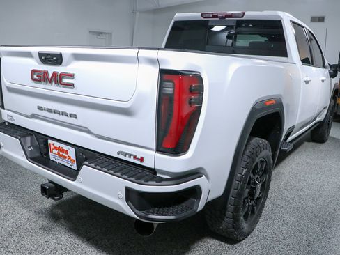 Used 2024 GMC Sierra 2500 AT4 w/ Technology Package AWD/4WD image 7