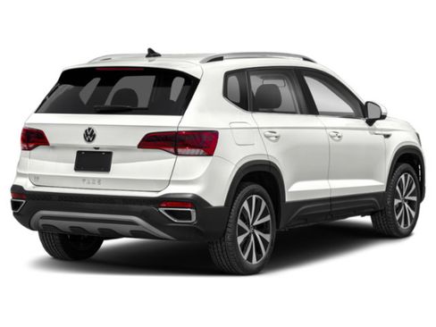 Used 2022 Volkswagen Taos SE FWD image 6