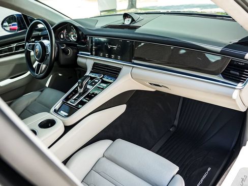 Used 2017 Porsche Panamera Turbo AWD/4WD image 28