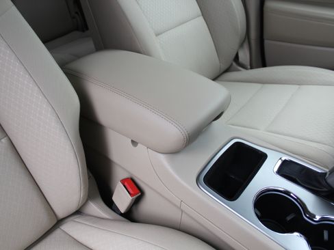 Certified 2022 Jeep Grand Cherokee Laredo E image 21