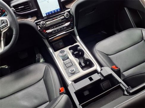 Used 2023 Ford Explorer Limited w/ Limited Technology Package image 15