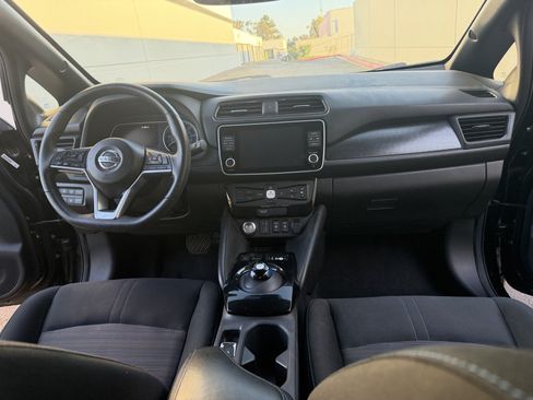 Used 2020 Nissan Leaf SV w/ SV Technology Package FWD image 13