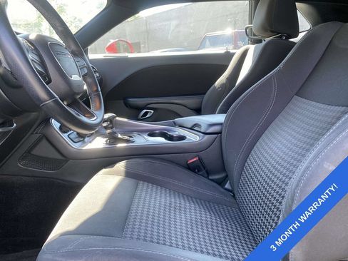 Used 2017 Dodge Challenger SXT RWD image 13